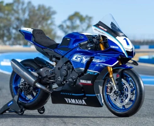 Das ist die neue R1 GYTR (mit ein paar kleinen Extras 😅👀)

Ausgestattet mit einer umfassenden Palette an Motor-, Fahrwerks- und Rennsportelektronik bietet die neue R1 GYTR jedem Trackday-Fahrer und Rennfahrer die ultimative Möglichkeit, sein persönliches Traumrennmotorrad zu gestalten. Es ist ab Anfang 2025 in unserem GYTR PRO Shop erhältlich. 
Mit der Racing Spezifikation, die bei den siegreichen WorldSBK® Rennmotorrädern getestet und entwickelt wurde, ist dieses Motorrad ein echter „Game Changer“

#yamahaklein #superbike #yamaha #r1 #ohlins #R6 #R1GYTR #R6GYTR #supersport #RWorld  #r1m #GYTR #revsyourheart #öhlins #yamaharacing #yamahaR1 #GYTRYamaha #hypersport #yamaharacingcomofficial #WeR1 #GenuineYamahaTechnologyRacing #GYTRproshop